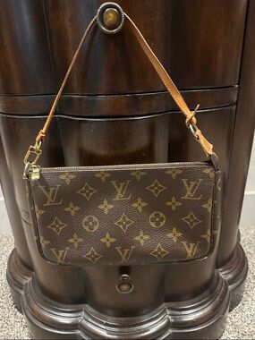 Louis Vuitton Monogram Canvas Shoulder Pochette in Brown and Tan